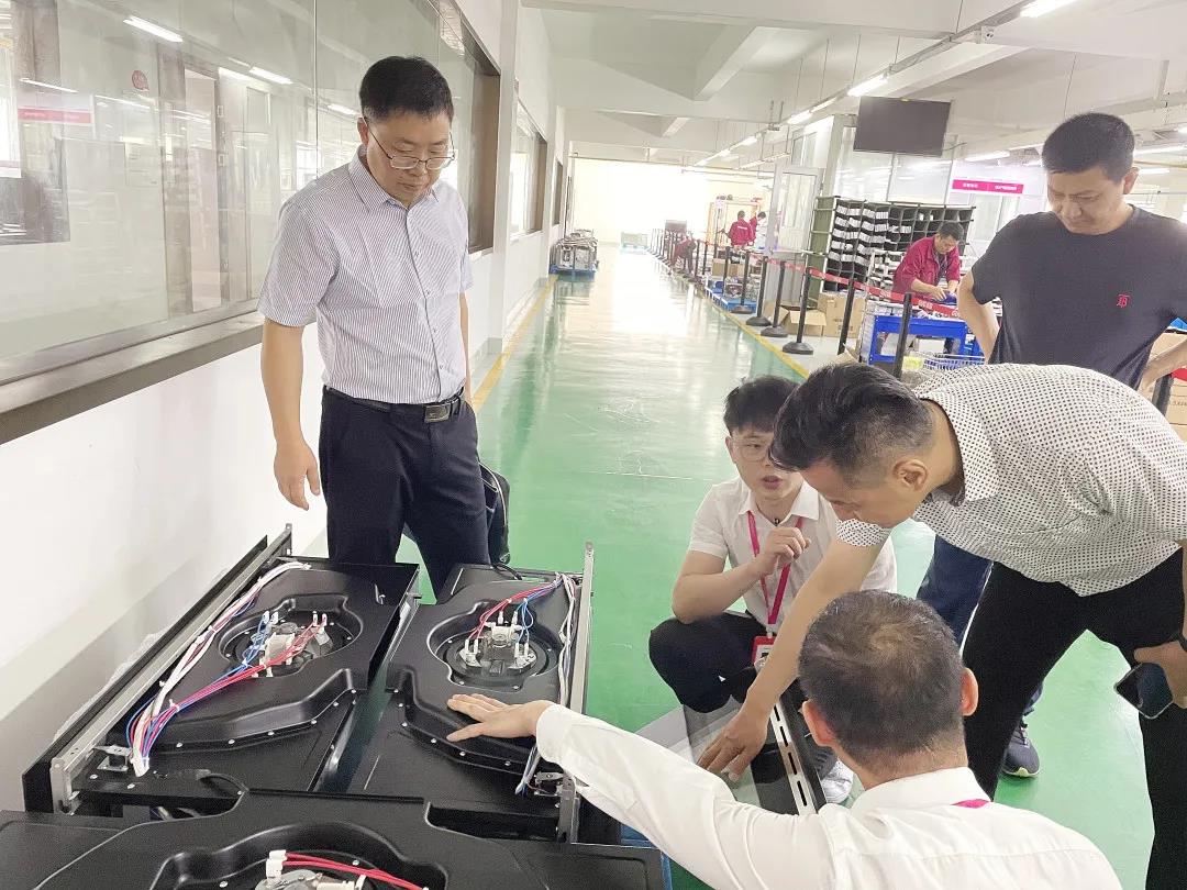 中国五金制品协会副理事长孟凡波一行莅临佳歌集团参观指导! 中国五金制品协会副理事长孟凡波一行莅临佳歌集团参观指导!