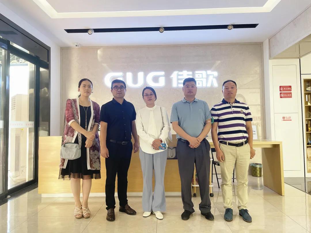 中国电子节能协会副秘书长梁上音一行莅临佳歌集团参观指导 中国电子节能协会副秘书长梁上音一行莅临佳歌集团参观指导