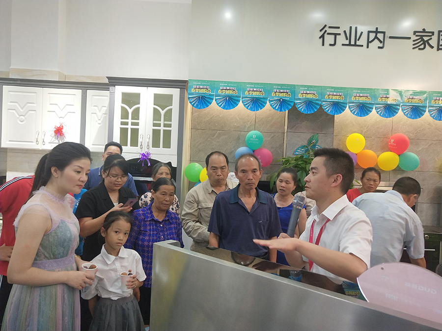 热烈祝贺佳歌集成灶广西扶绥店开业试营业活动圆满成功！火爆全城