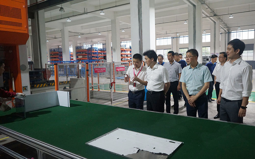 【头条】嵊州市市长严钢莅临佳歌集成灶视察和指导