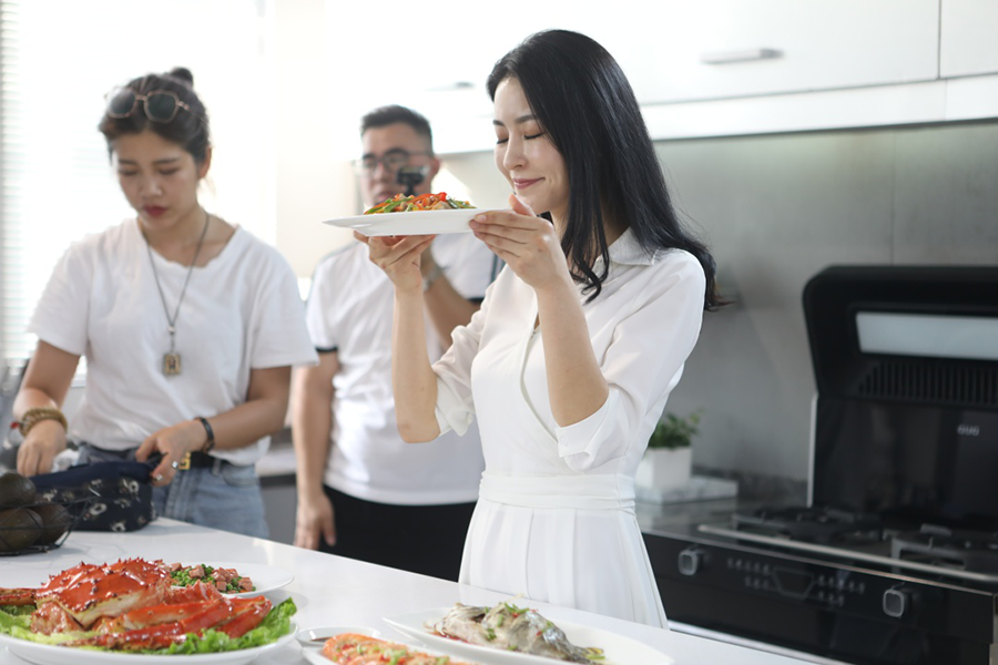 引爆新一轮传播热潮！佳歌集成灶广告海陆空全方位包围