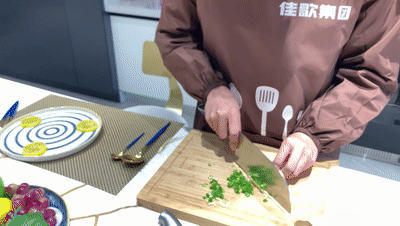 【佳歌厨房】全家都爱吃的可乐鸡翅，你学会了吗？