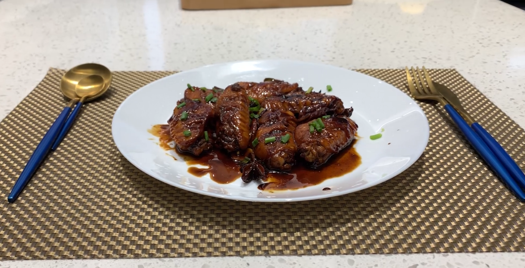 【佳歌厨房】全家都爱吃的可乐鸡翅，你学会了吗？