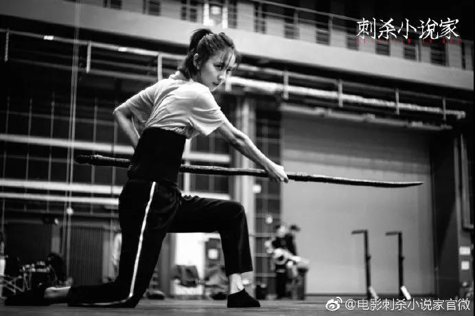 【一路佟行】佳歌品牌代言人佟丽娅特别出演《刺杀小说家》大年初一即将上映！