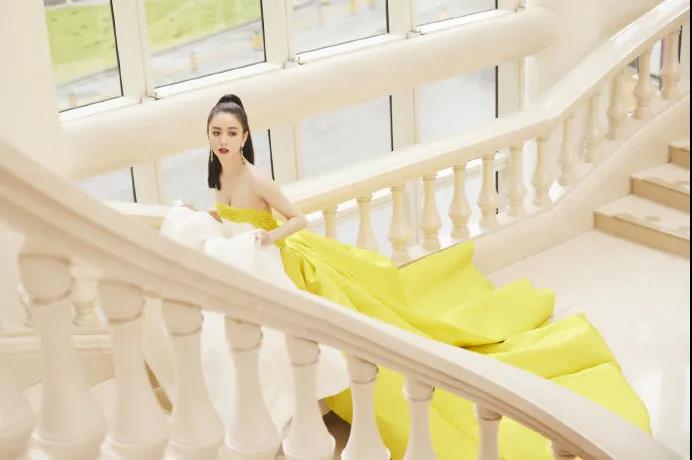 佳歌品牌代言人佟丽娅荣获“微博年度之星”！