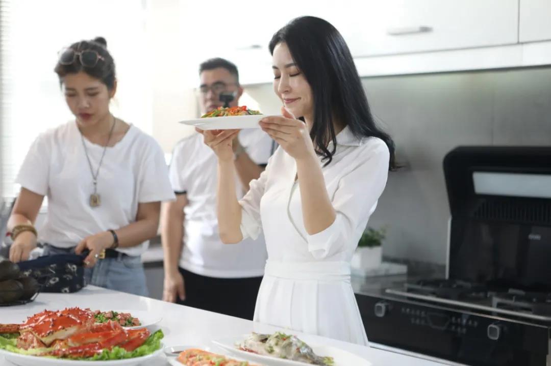 杨妈妈实力出圈，你认出她了吗？