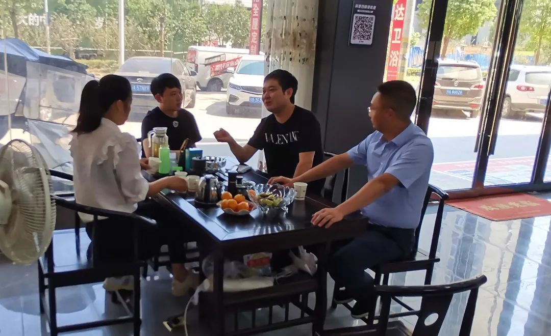 佳歌集团总裁袁海滨一行走访一线终端市场考察！